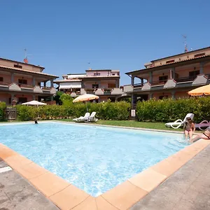 - Pool & Relax , Follonica Italien